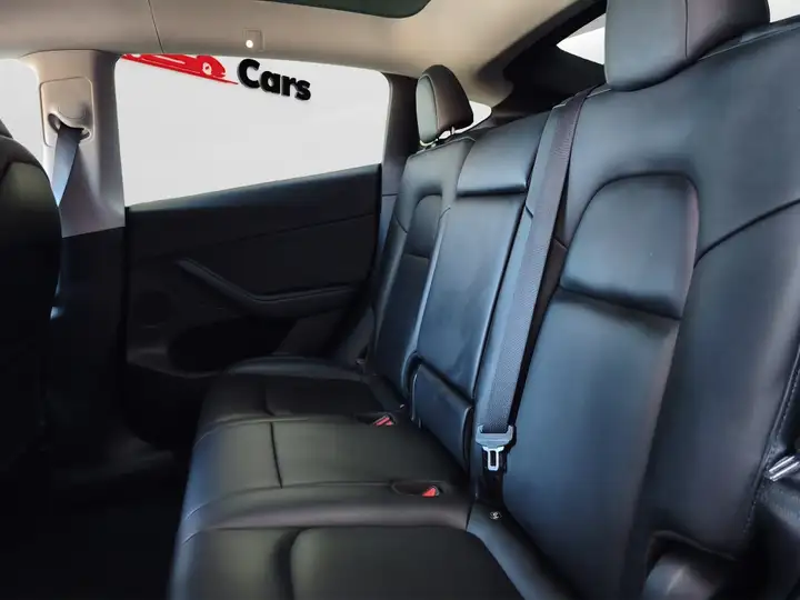Tesla Model Y 2022, foto 8