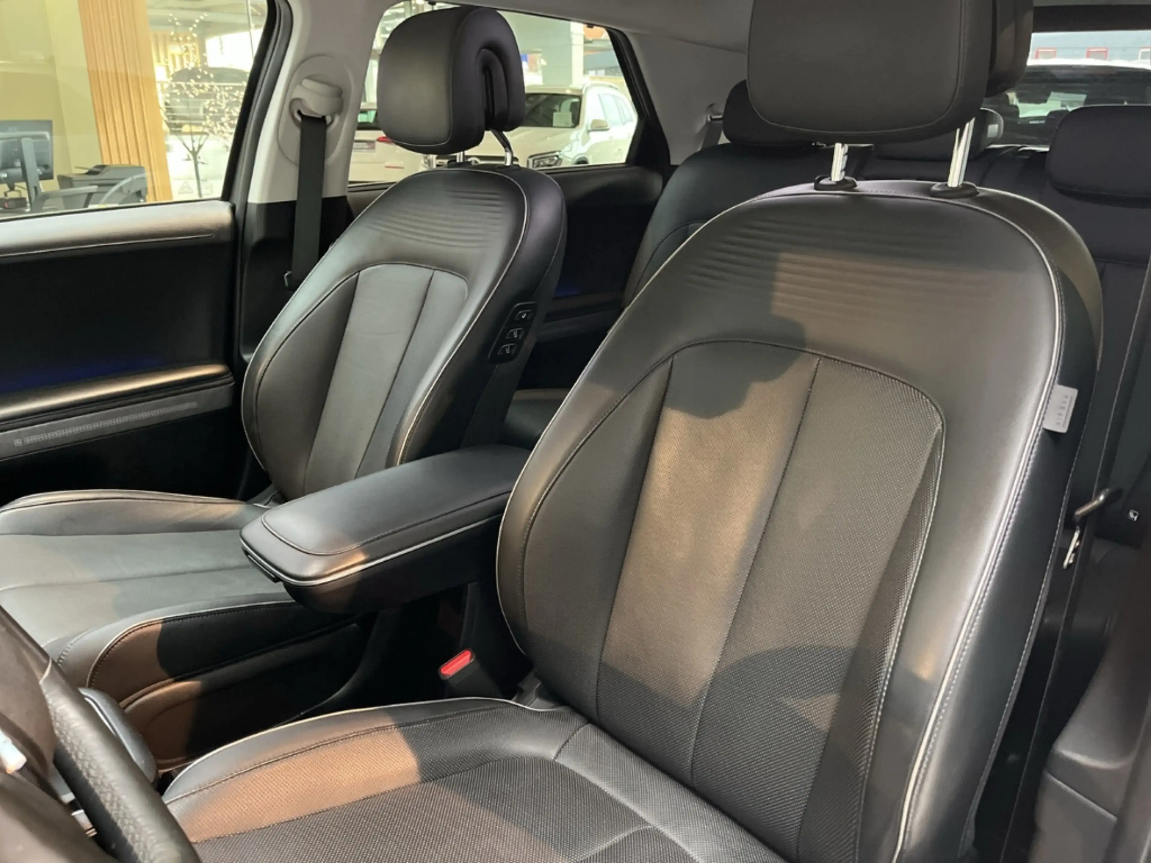 Hyundai IONIQ 5 Uniq Elektro 4WD *SOH 97,3%*RELAX PAKET* — photo 9