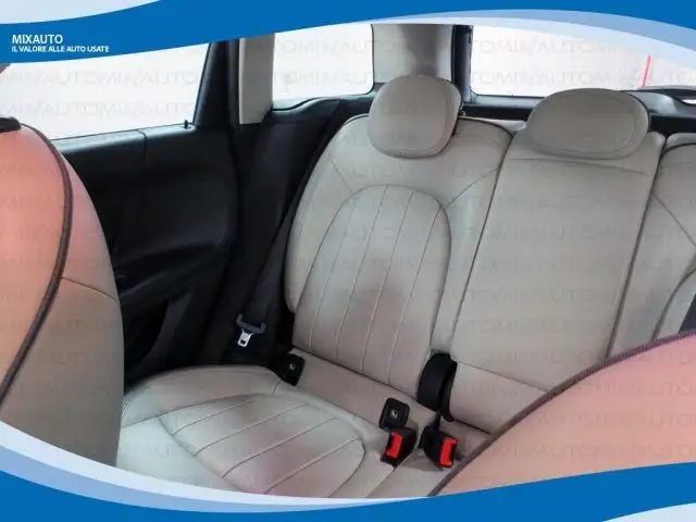 MINI Countryman view 11