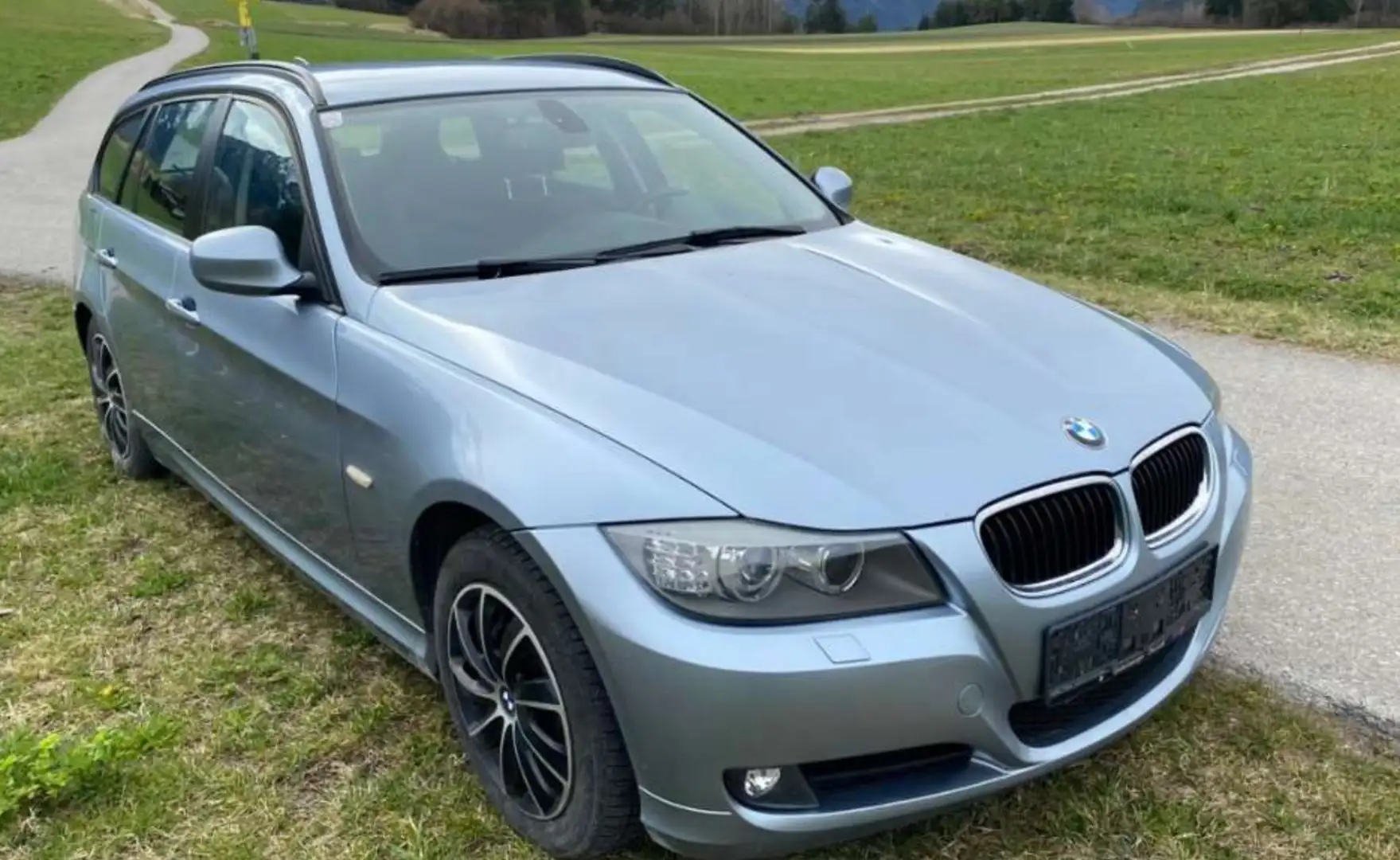 BMW 318 318d Touring Blau - 1
