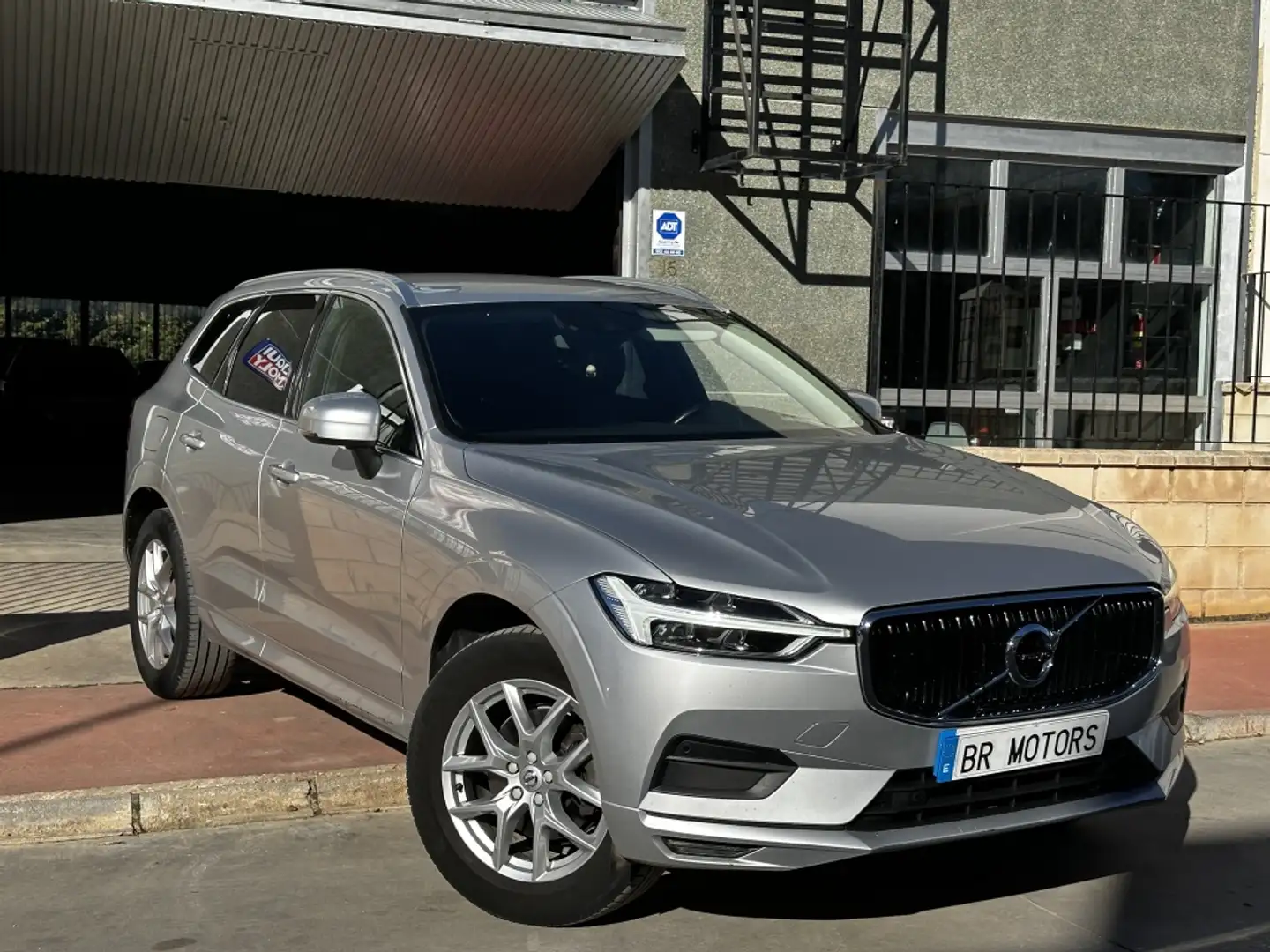 Volvo XC60 D4 Business Plus Aut. Gris - 1