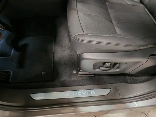Land Rover Range Rover Evoque view 10