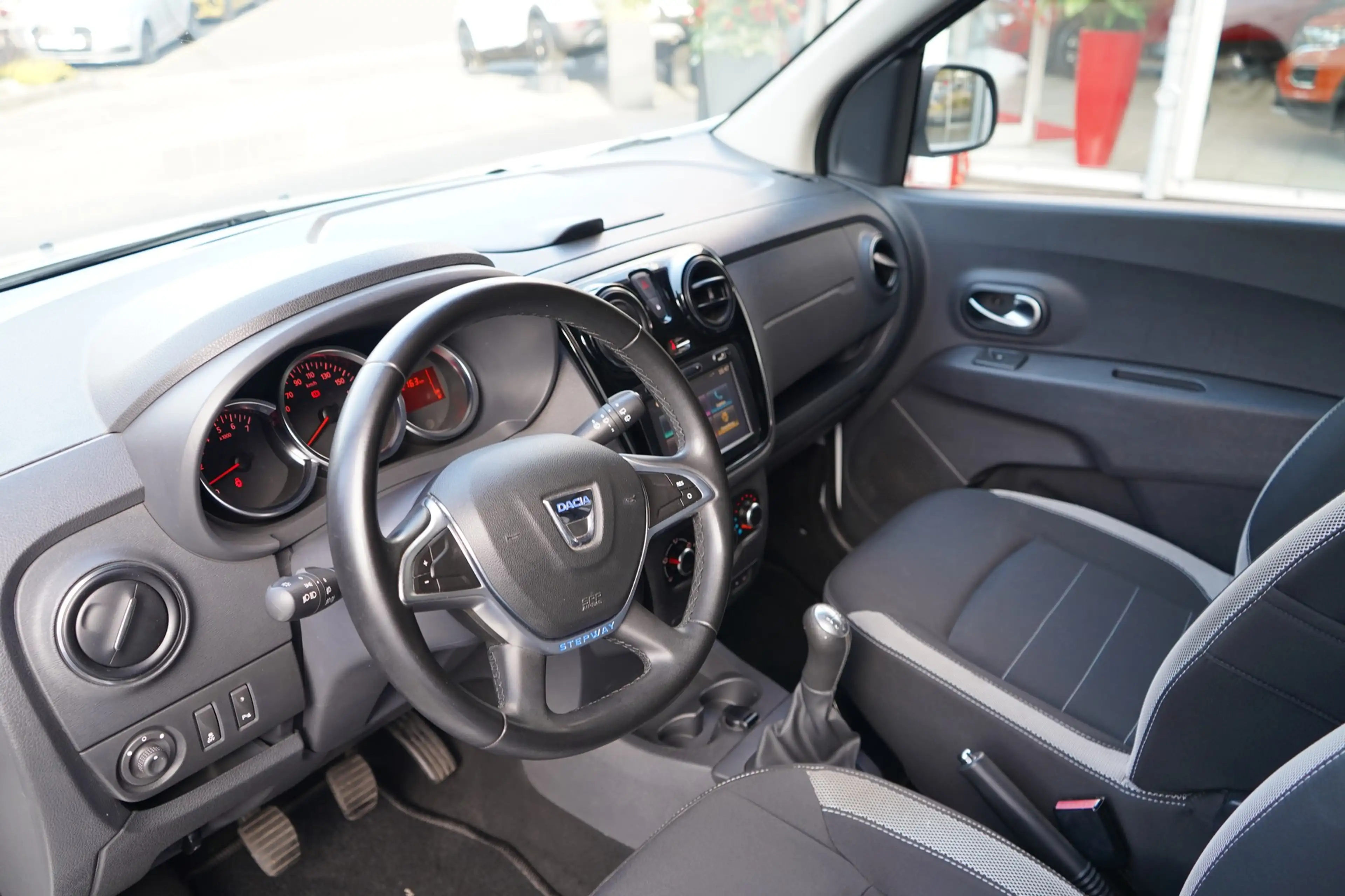 Dacia Lodgy 1.6 SCe Navi Kamera Klima Sitzheizung PDC — photo 10