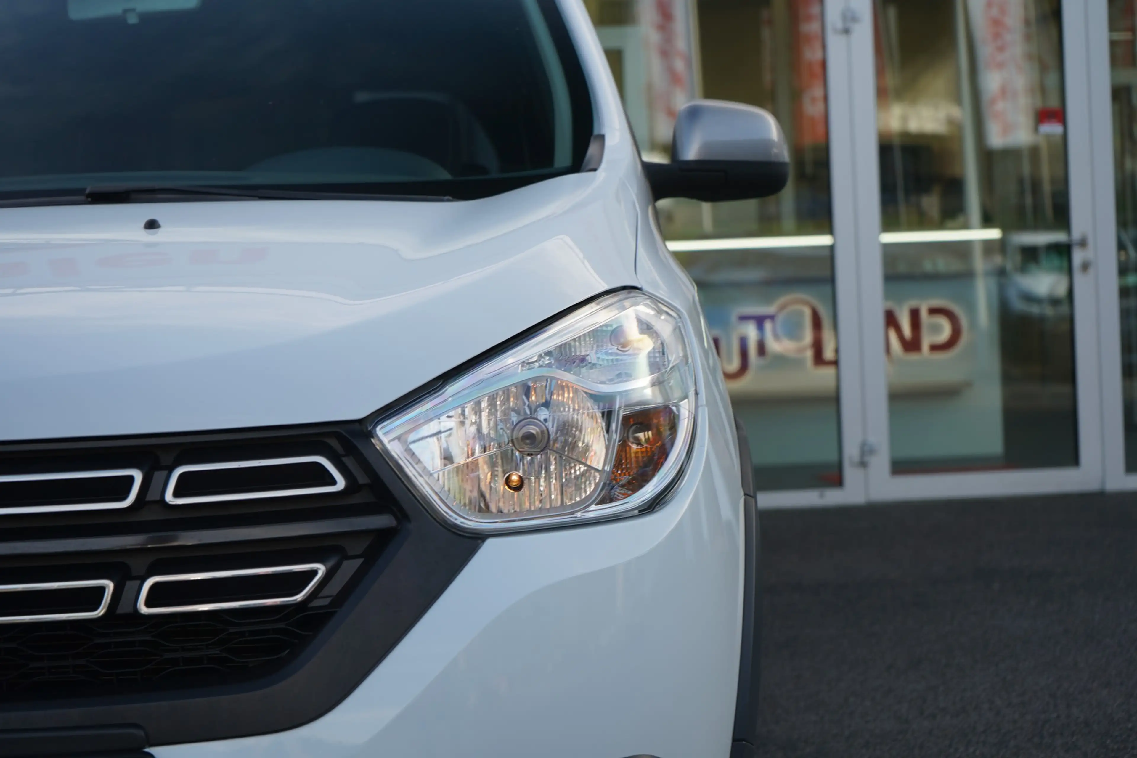 Dacia Lodgy 1.6 SCe Navi Kamera Klima Sitzheizung PDC — photo 5