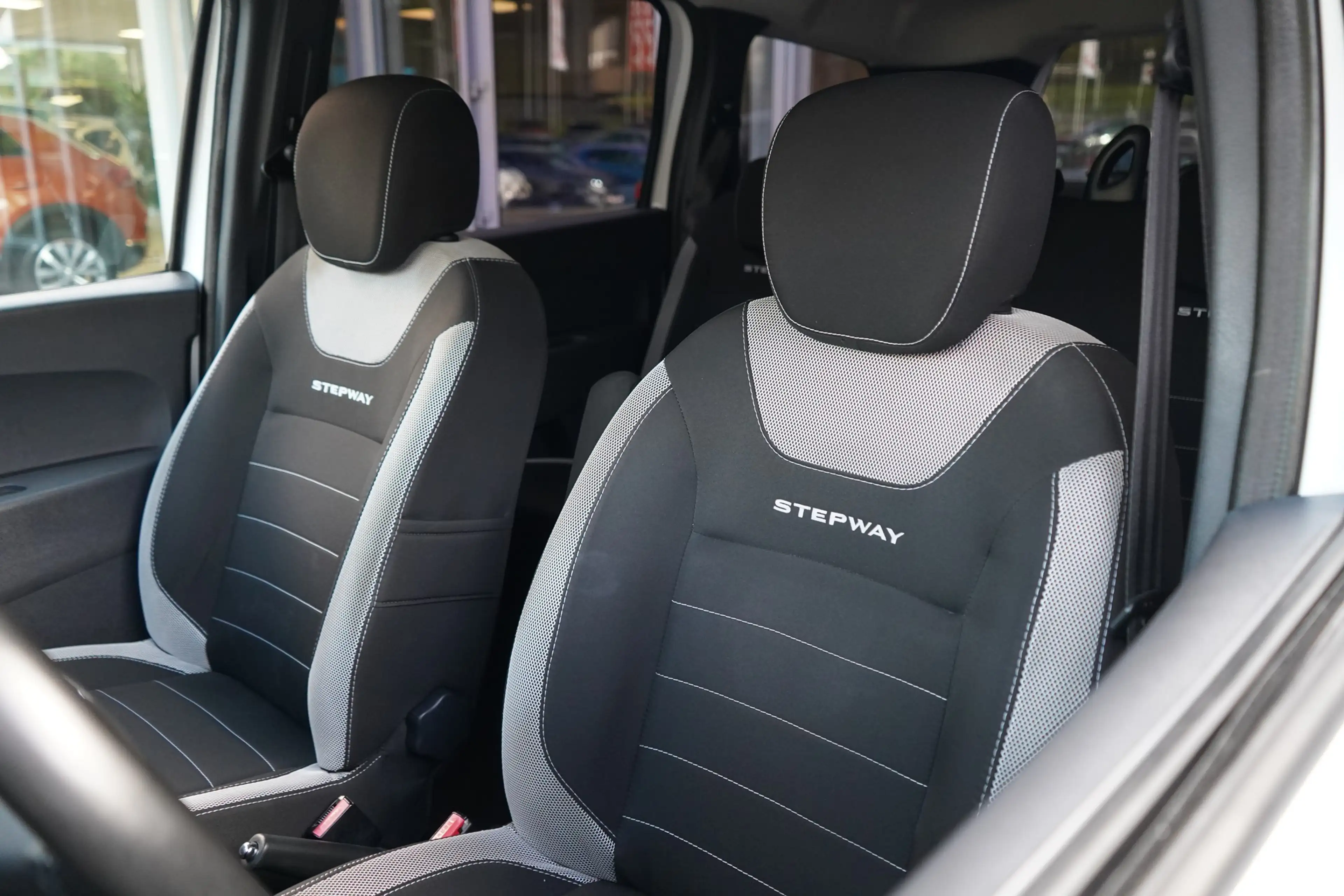 Dacia Lodgy 1.6 SCe Navi Kamera Klima Sitzheizung PDC — photo 11