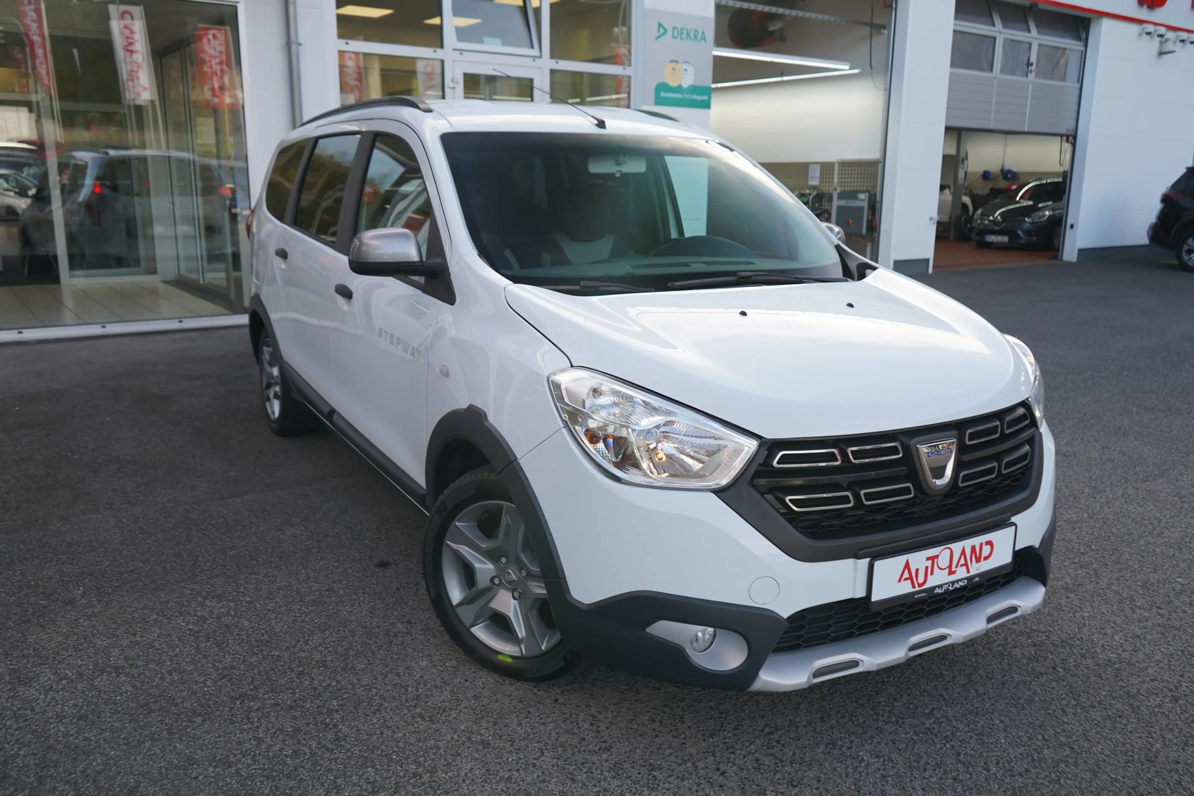 Dacia Lodgy 1.6 SCe Navi Kamera Klima Sitzheizung PDC — photo 4