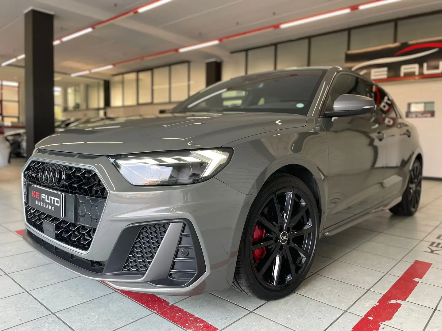 Audi A1 Sbk 40 2.0 tfsi IdentityBlack s-tronic  200cv my20 Grigio - 1