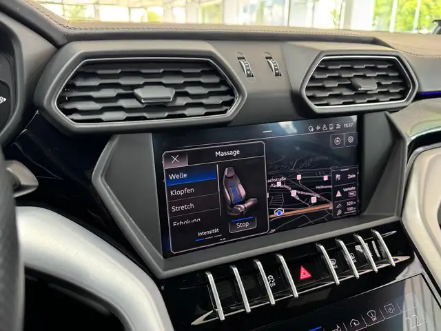 Lamborghini Urus view 28