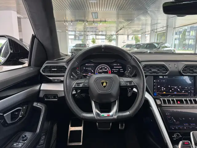Lamborghini Urus view 14
