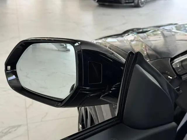 Lamborghini Urus view 13