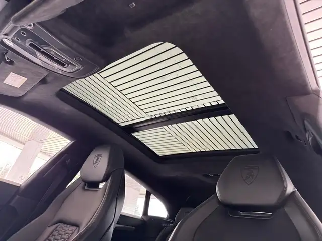 Lamborghini Urus view 21