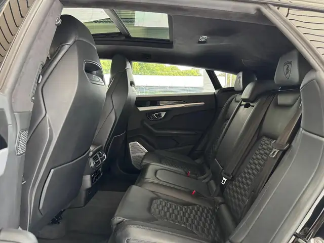 Lamborghini Urus view 17