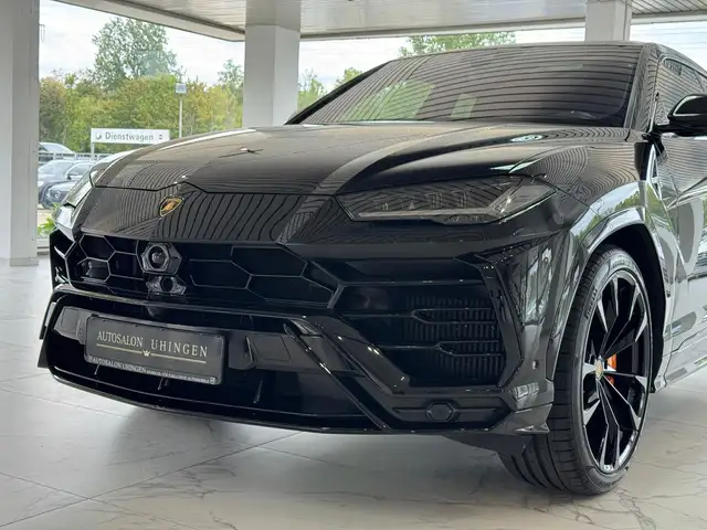 Lamborghini Urus view 8