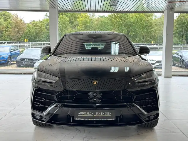 Lamborghini Urus view 2