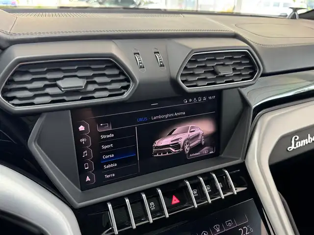 Lamborghini Urus view 29