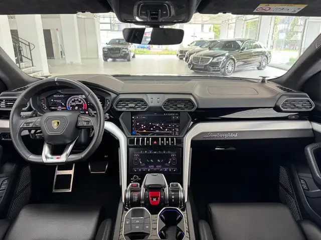 Lamborghini Urus view 15