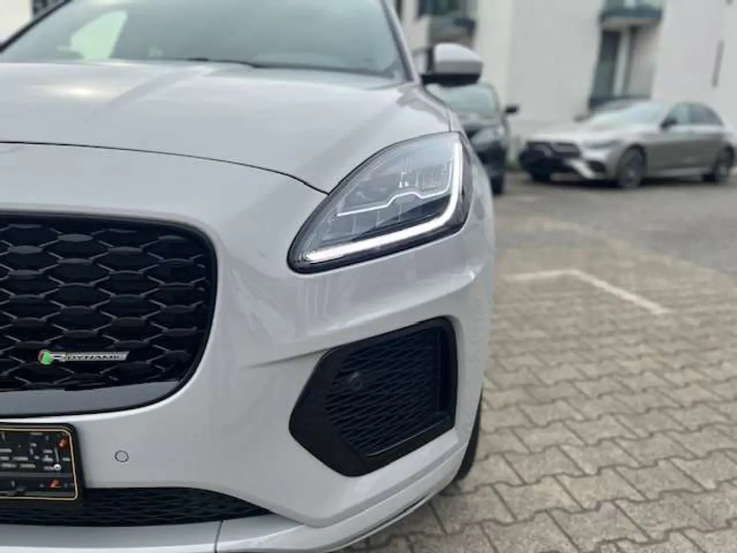 Jaguar E-Pace 2.0 T MHEV AWD P200 R-Dynamic Black Gris - 2