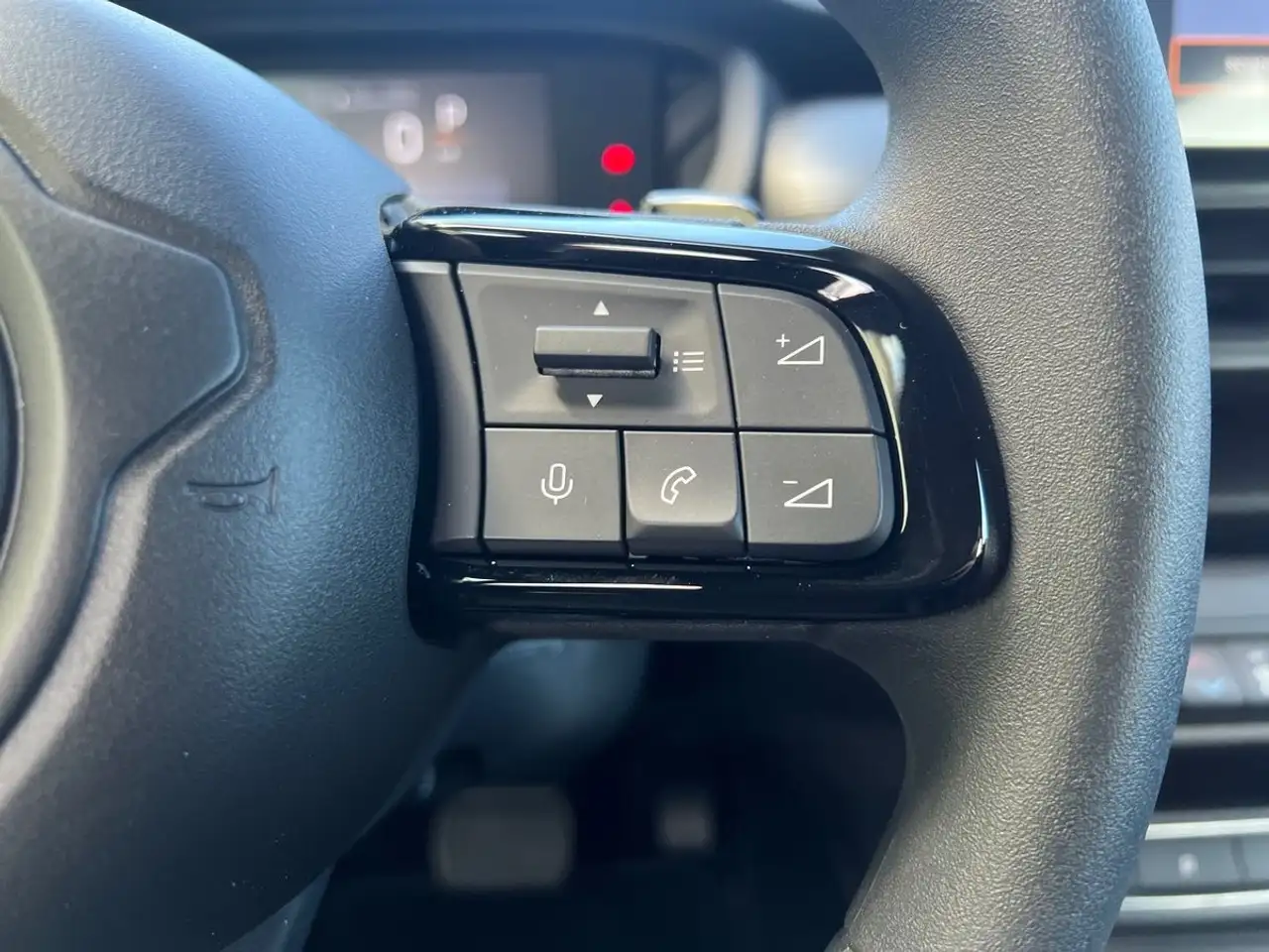Jeep Avenger 1.2 Turbo e-Hybrid MHEV Longitude, миниатюра 17