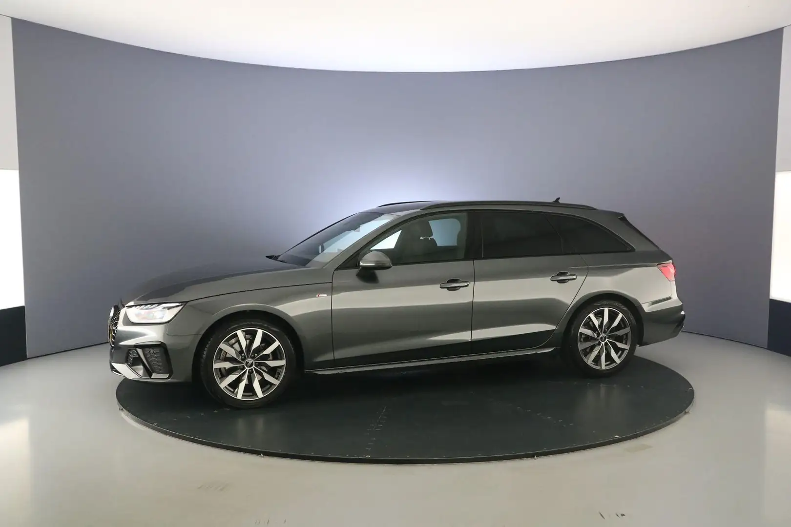 Audi A4 Avant 35 TFSI S edition Competition | Zwart optiek Grijs - 2