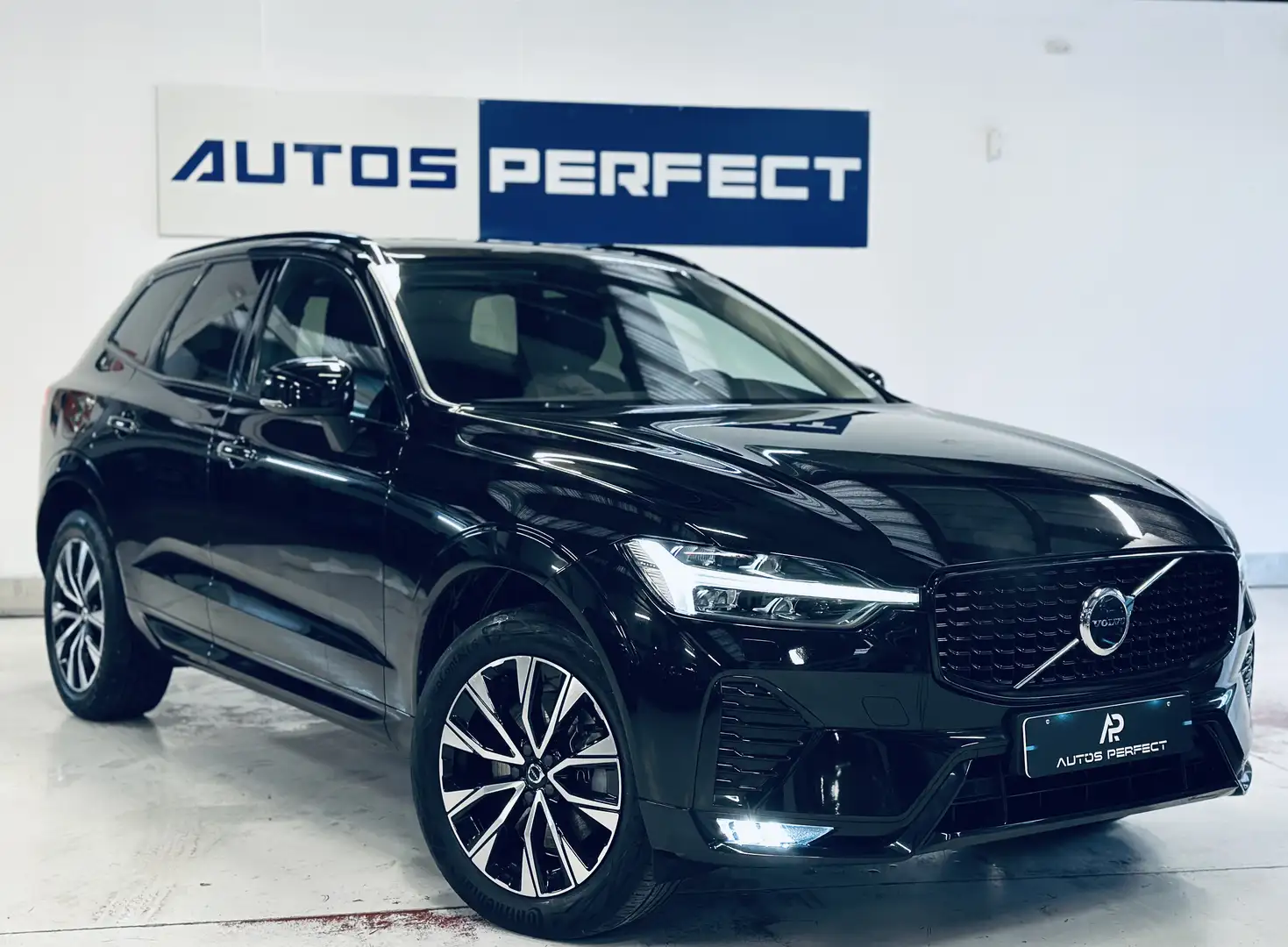 Volvo XC60 2.0 B4 MHEV Ultimate LED NAVI CUIR CAMERA FULL Zwart - 2