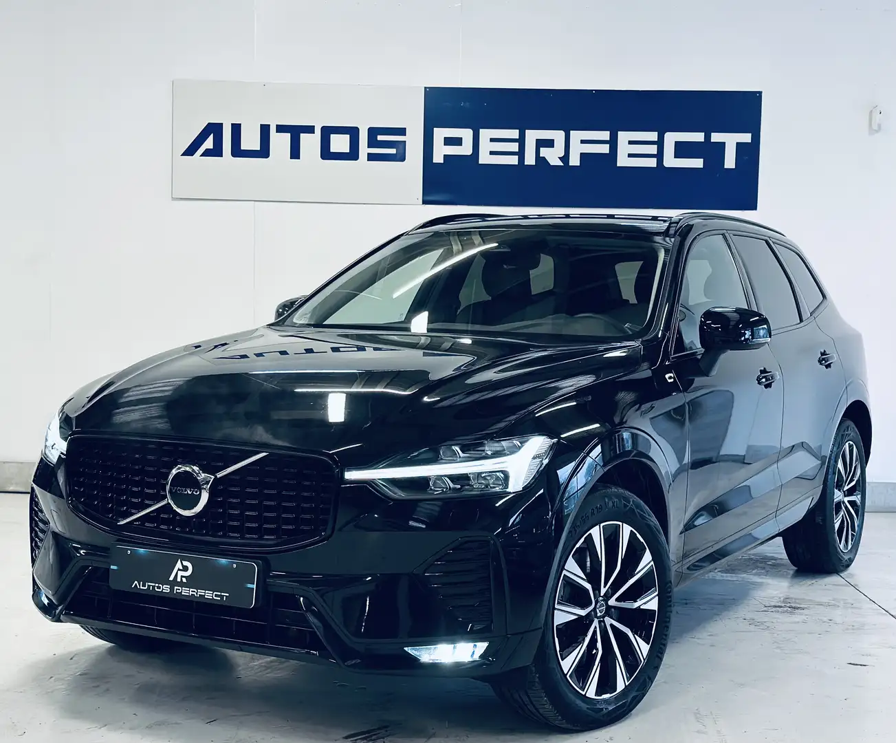 Volvo XC60 2.0 B4 MHEV Ultimate LED NAVI CUIR CAMERA FULL Zwart - 1