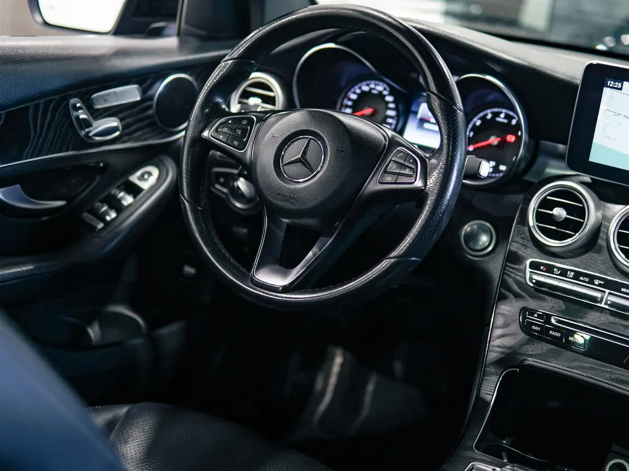 Mercedes-Benz GLC снимка Mercedes-Benz GLC