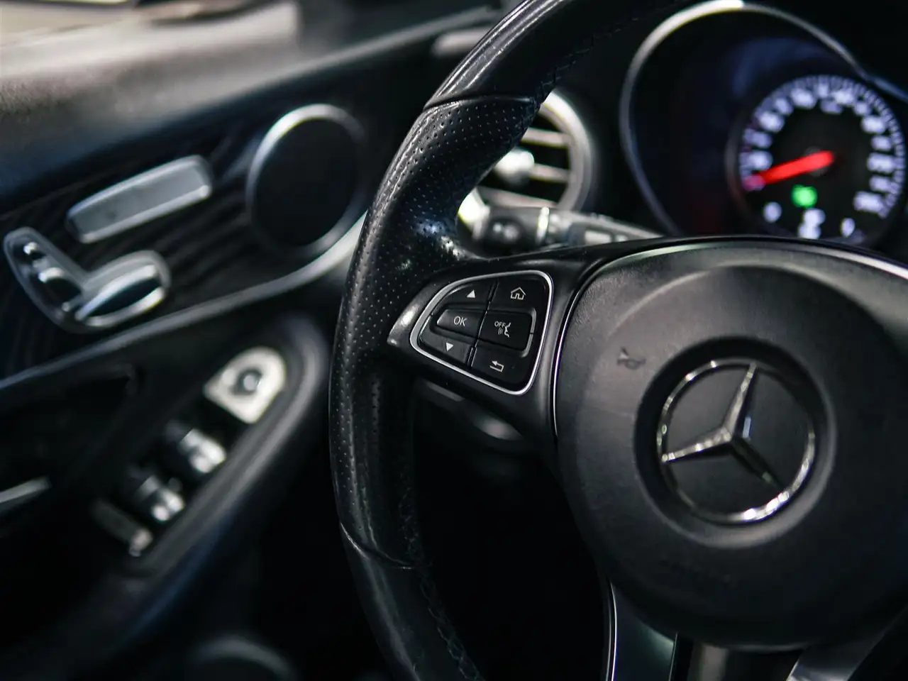 Mercedes-Benz GLC снимка Mercedes-Benz GLC