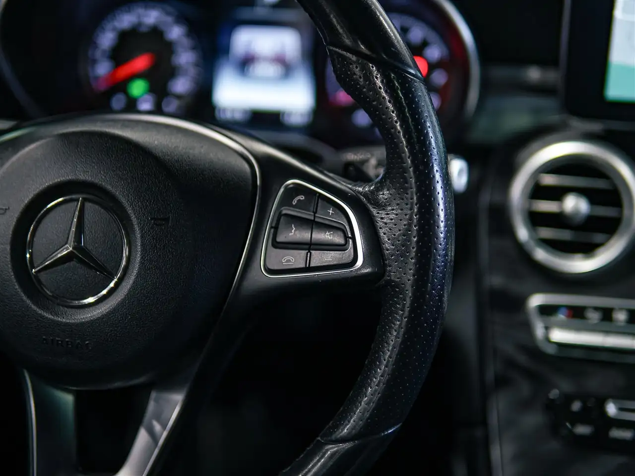 Mercedes-Benz GLC снимка Mercedes-Benz GLC