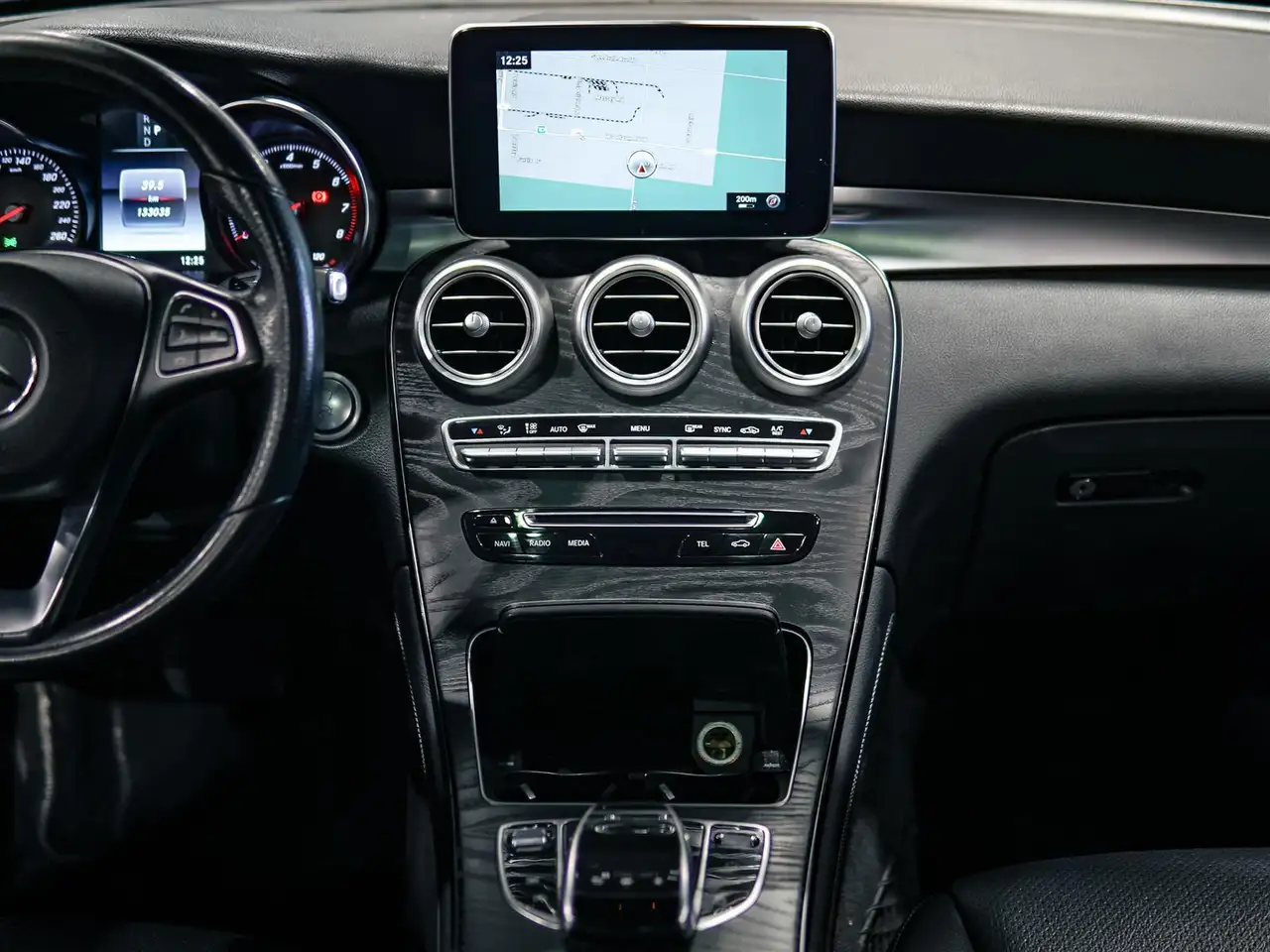 Mercedes-Benz GLC снимка Mercedes-Benz GLC