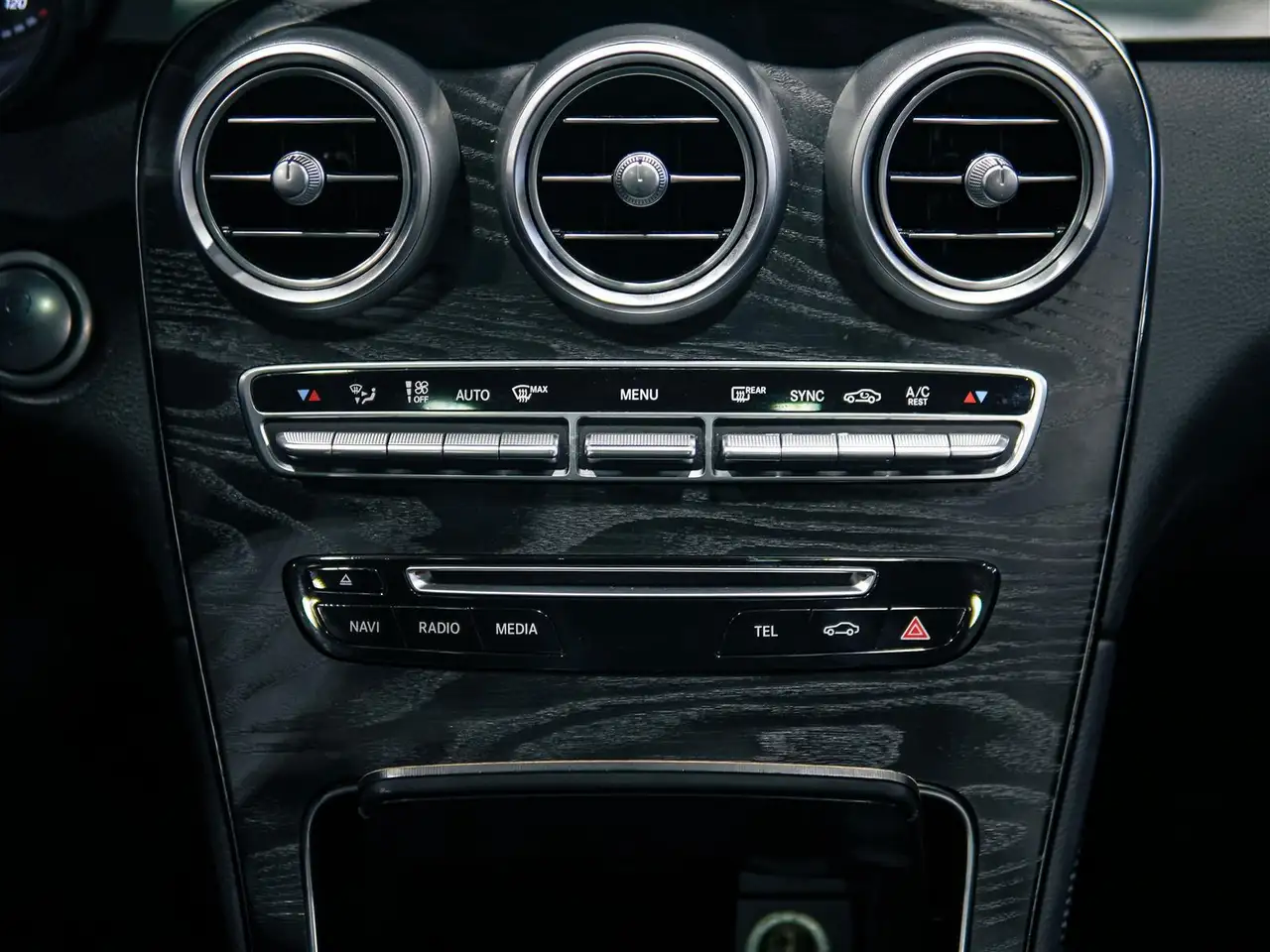 Mercedes-Benz GLC снимка Mercedes-Benz GLC