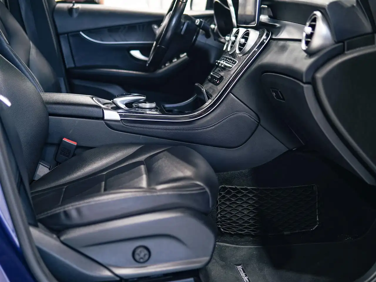 Mercedes-Benz GLC снимка Mercedes-Benz GLC
