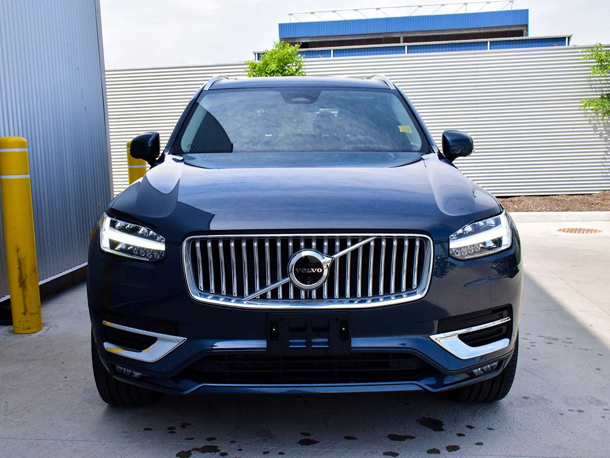 2024 Volvo XC90 B6 AWD Ultimate Bright Theme 7-Seater alt 4