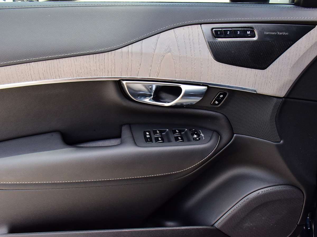 2024 Volvo XC90 B6 AWD Ultimate Bright Theme 7-Seater thumb 13