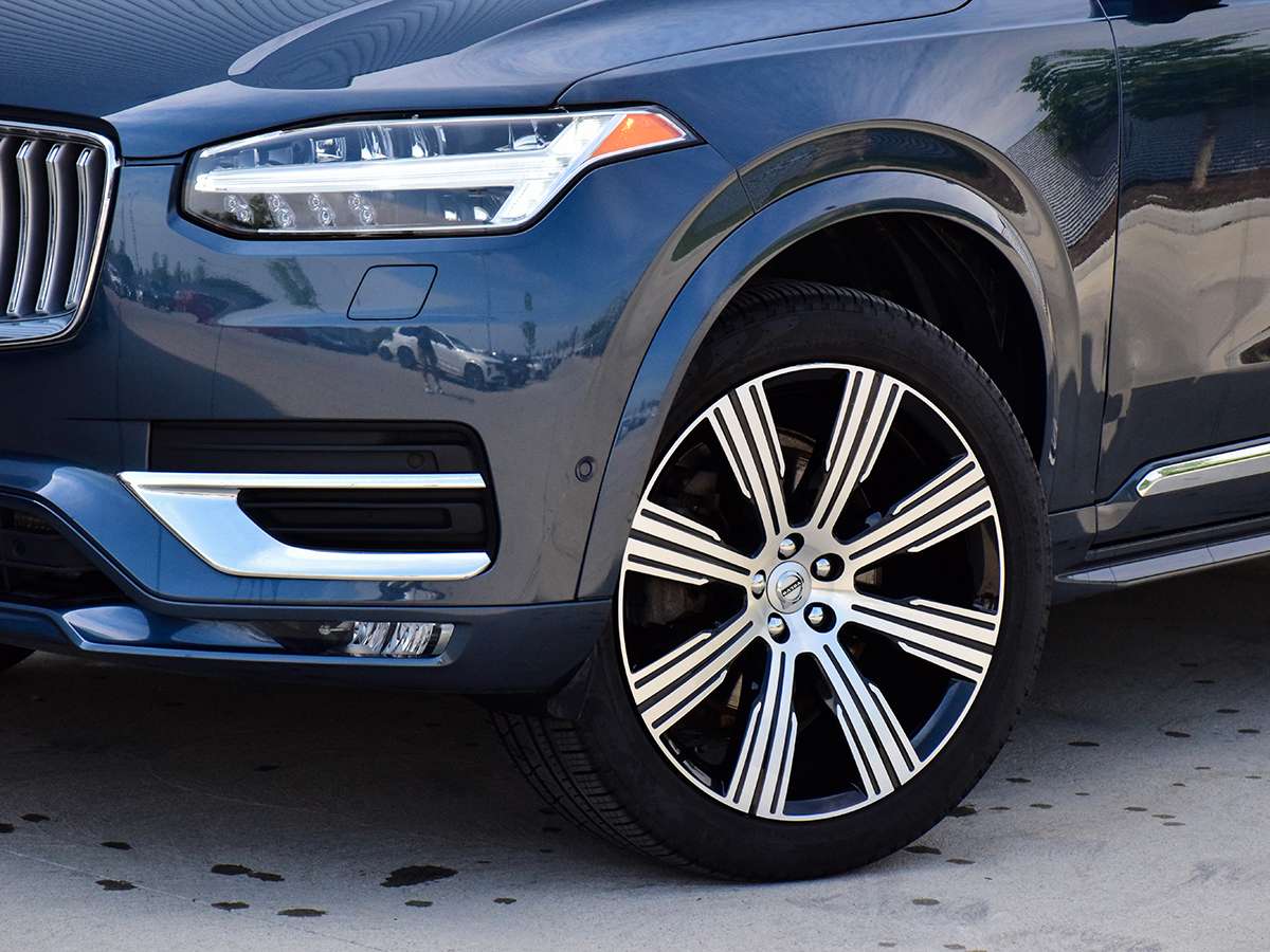 2024 Volvo XC90 B6 AWD Ultimate Bright Theme 7-Seater alt 2