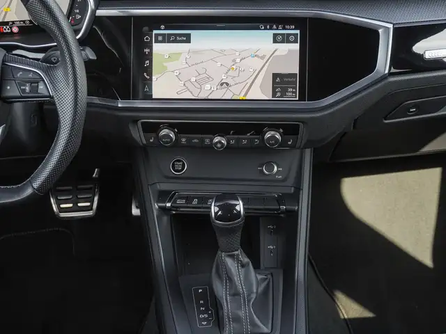 Audi Q3 view 12