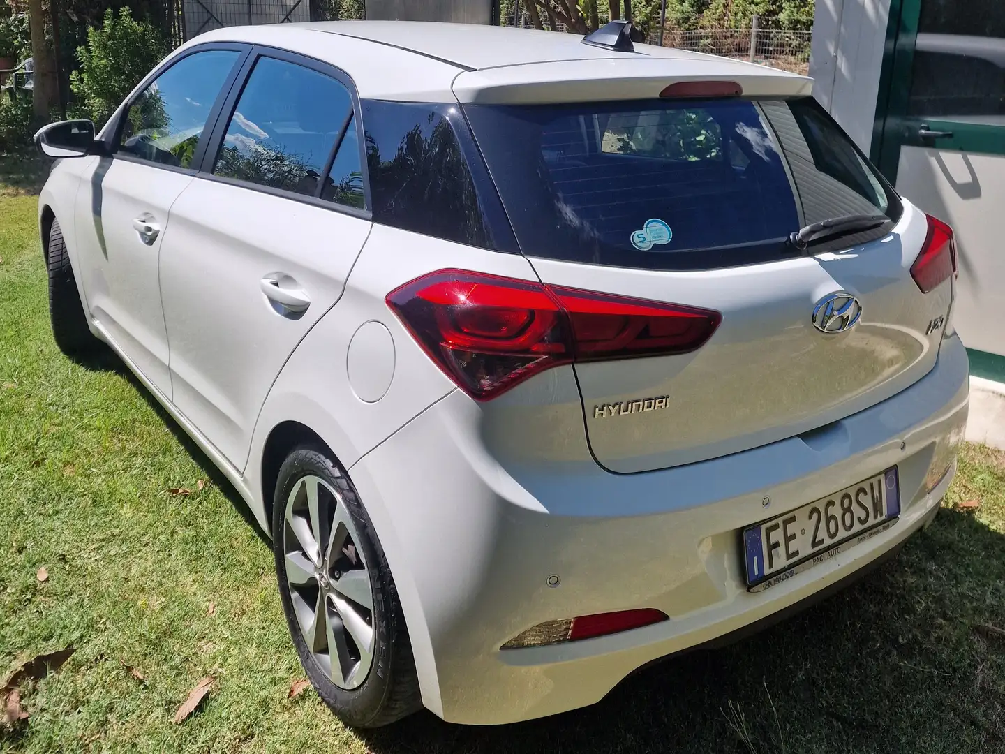 Hyundai i20 i20 II 2015 5p 1.2 Comfort econext 84cv Bianco - 2