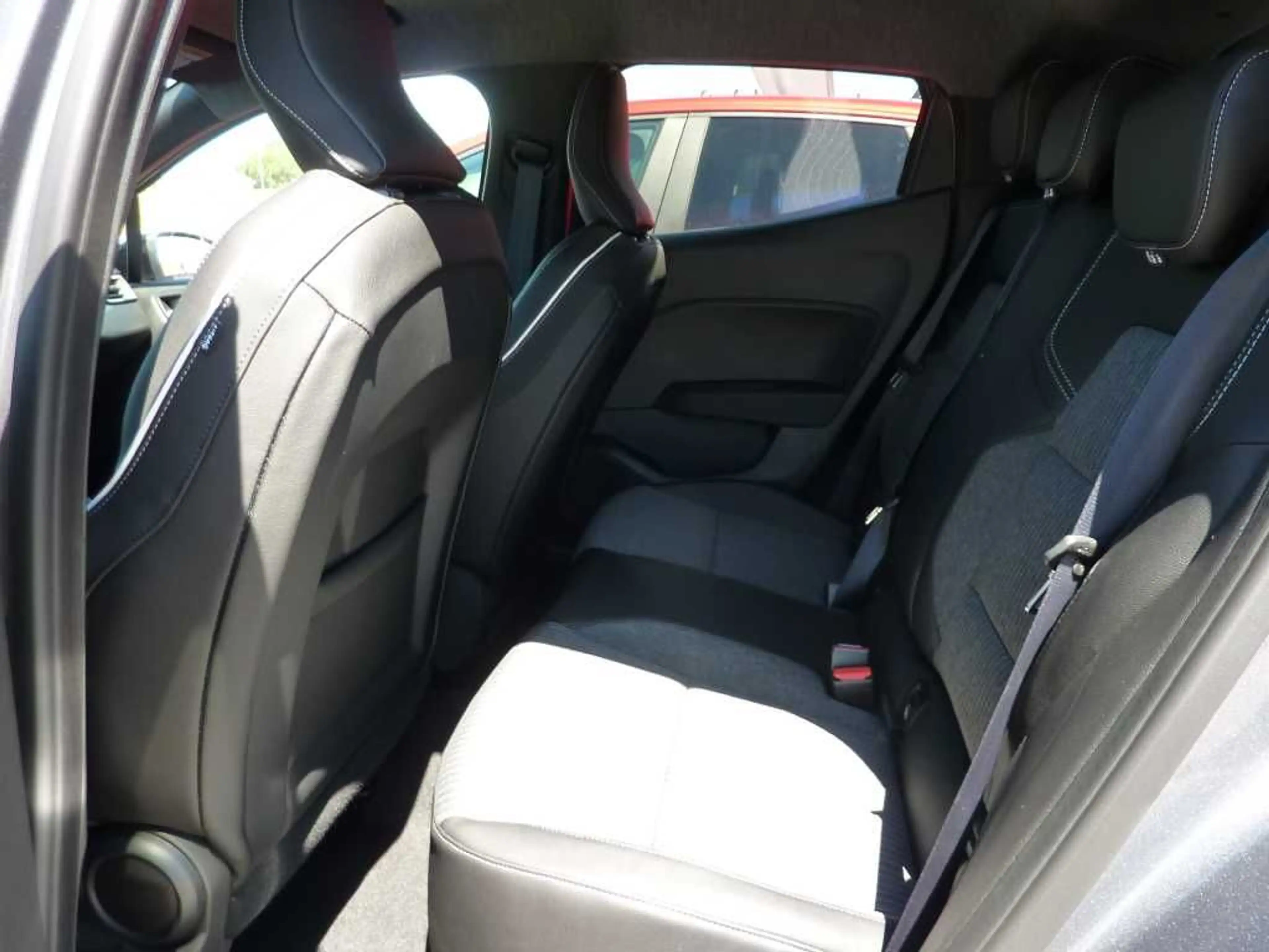 Mitsubishi Colt EDITION 1.6 Automatik alle Farben — photo 7
