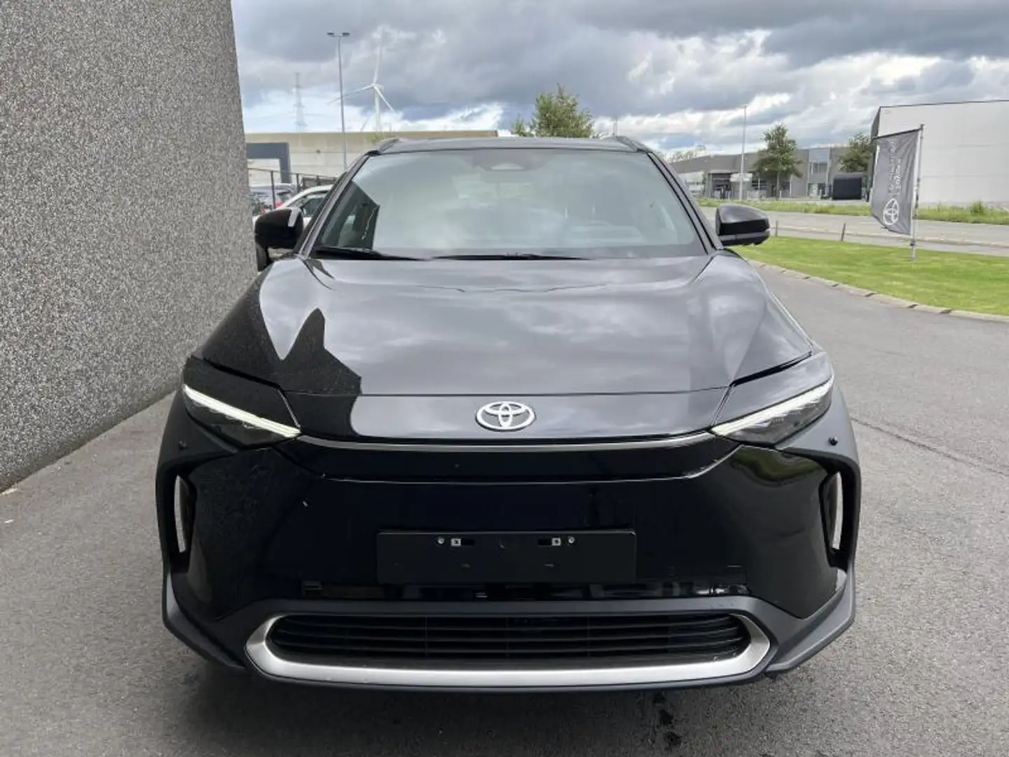 Toyota bZ4X Executive Zwart - 2