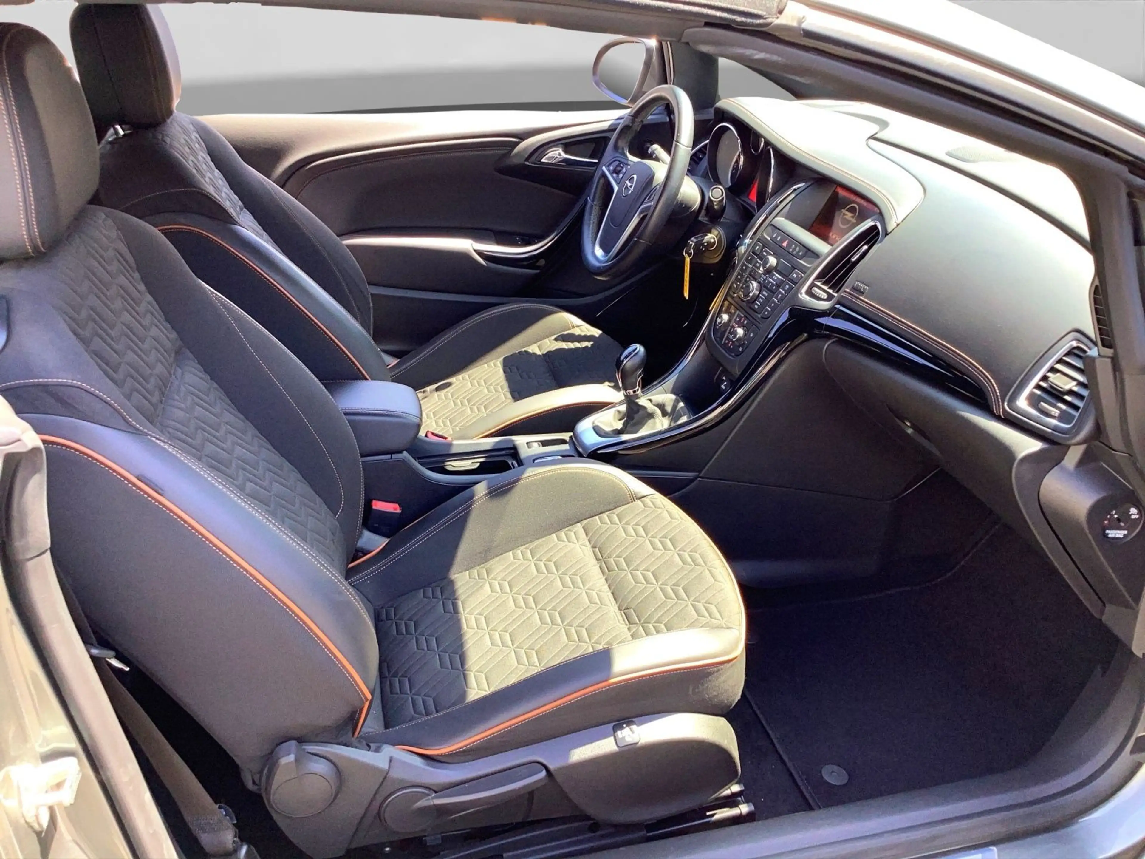 Opel Cascada 1.4 Turbo INNOVATION LM18 BI-XENON — photo 4