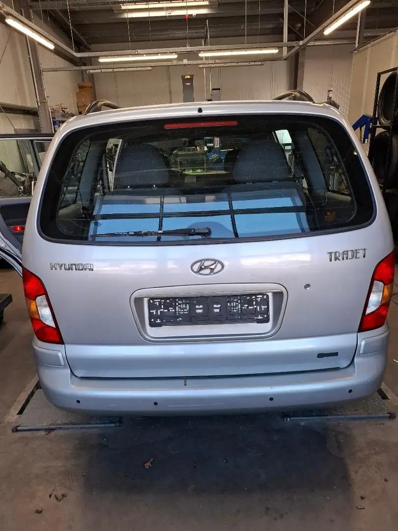 Hyundai Trajet Trajet 2.0 GLS Plateado - 2