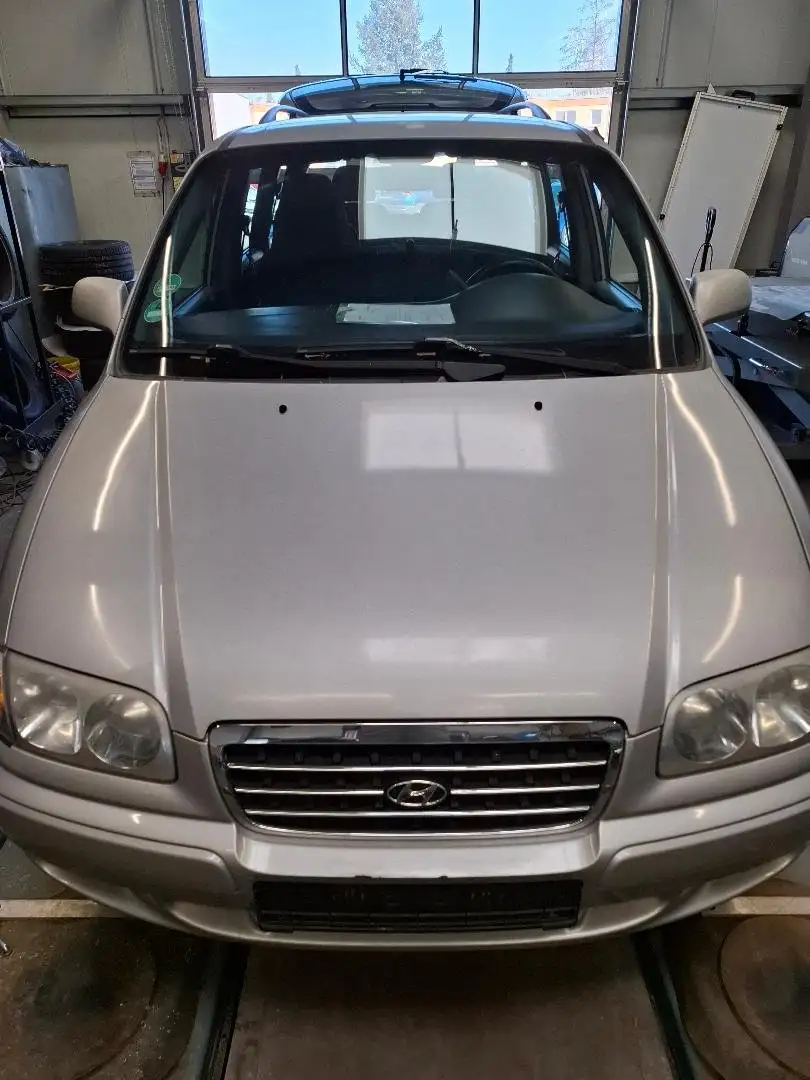 Hyundai Trajet Trajet 2.0 GLS Plateado - 1
