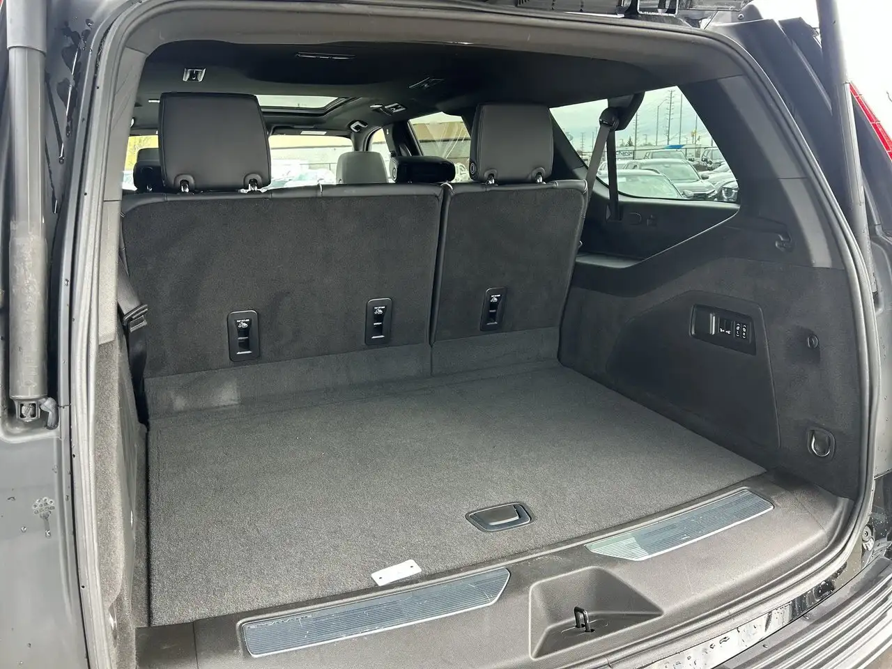Cadillac Escalade снимка Cadillac Escalade
