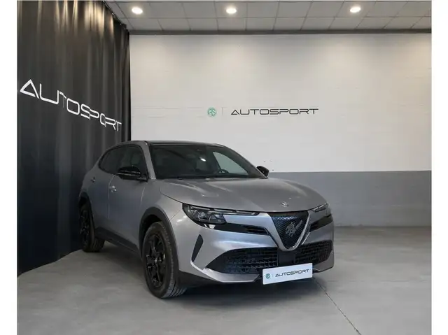 Alfa Romeo Junior 1.2 145CV Hybrid eDCT6 ibrida