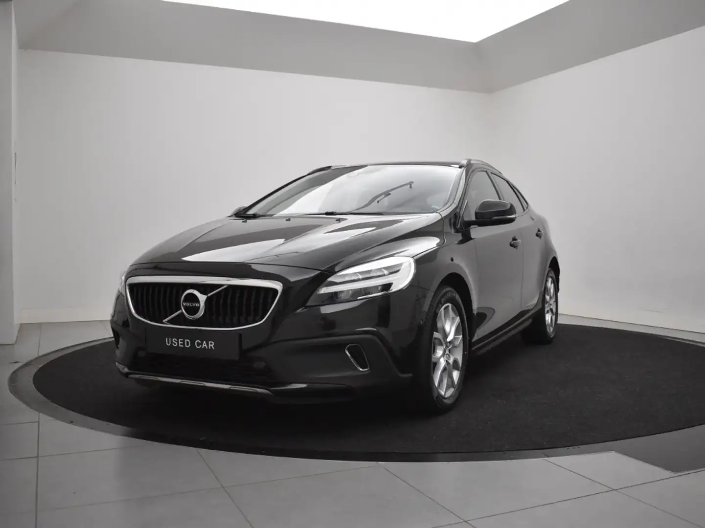 Volvo V40 Cross Country T3 AUT(6) POLAR+ LUXURY PANORAMADAK HARMAN KARDON Zwart - 2
