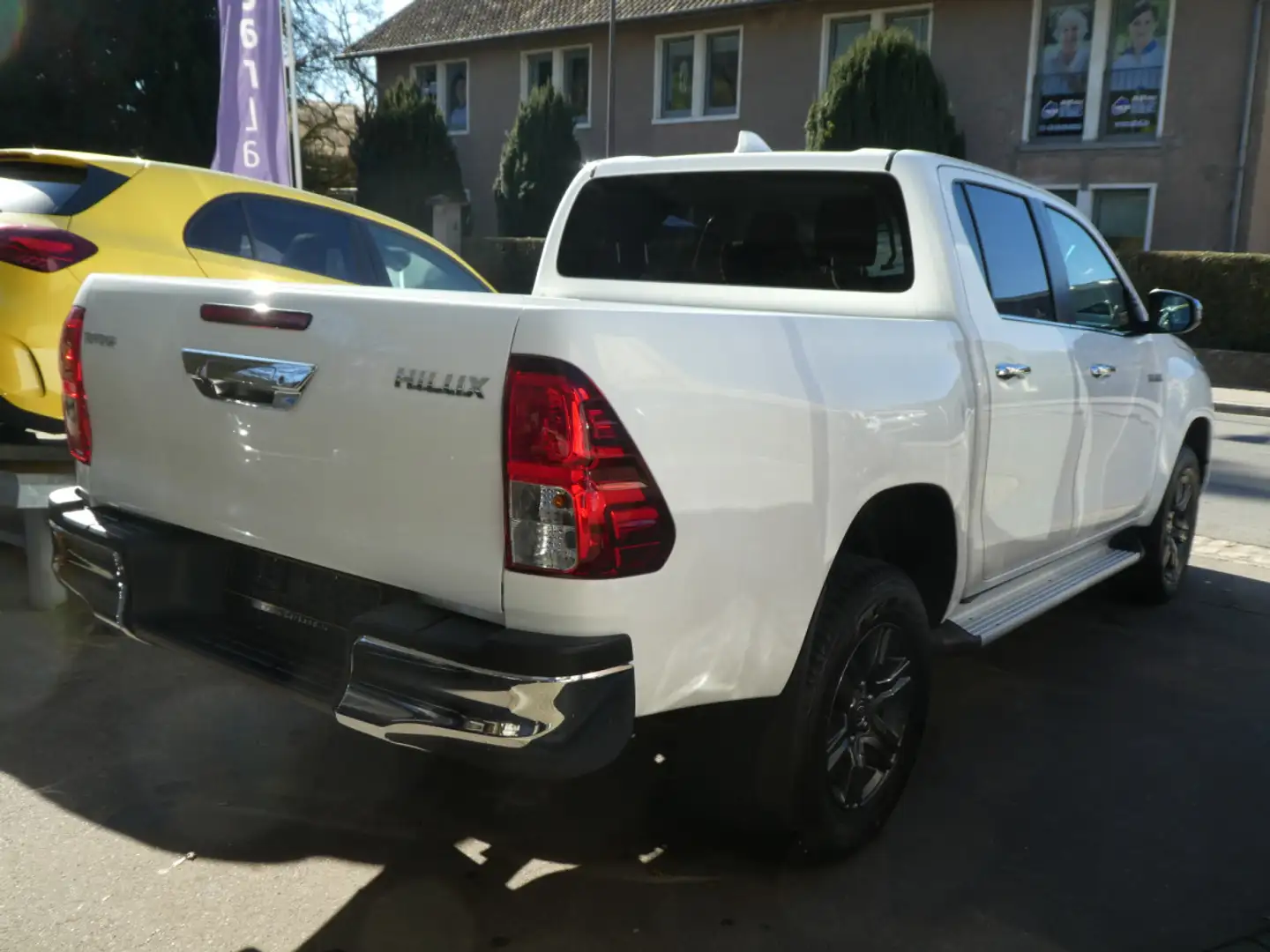 Toyota Hilux D-4D Double Cab. 4WD Comfort "5places" Blanc - 2