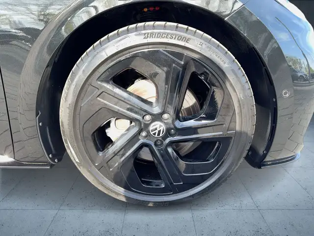 Volkswagen Id.3 view 8
