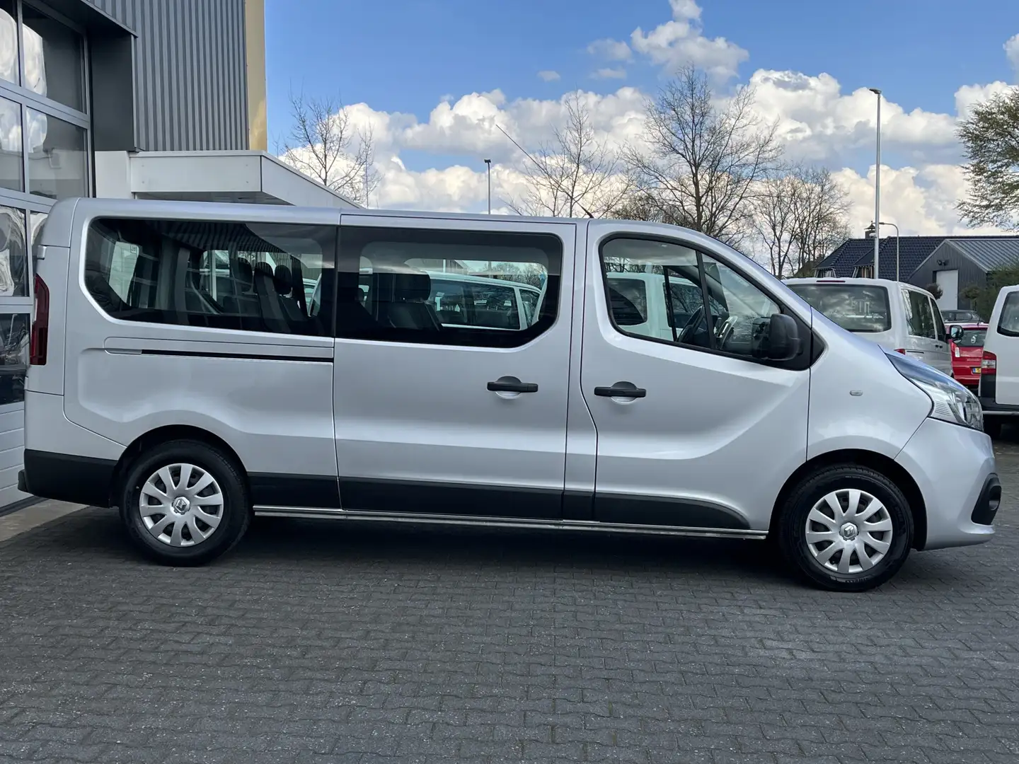 Renault Trafic Passenger 1.6 dCi Euro 6 BTW / BPM vrij marge Leng Grijs - 2