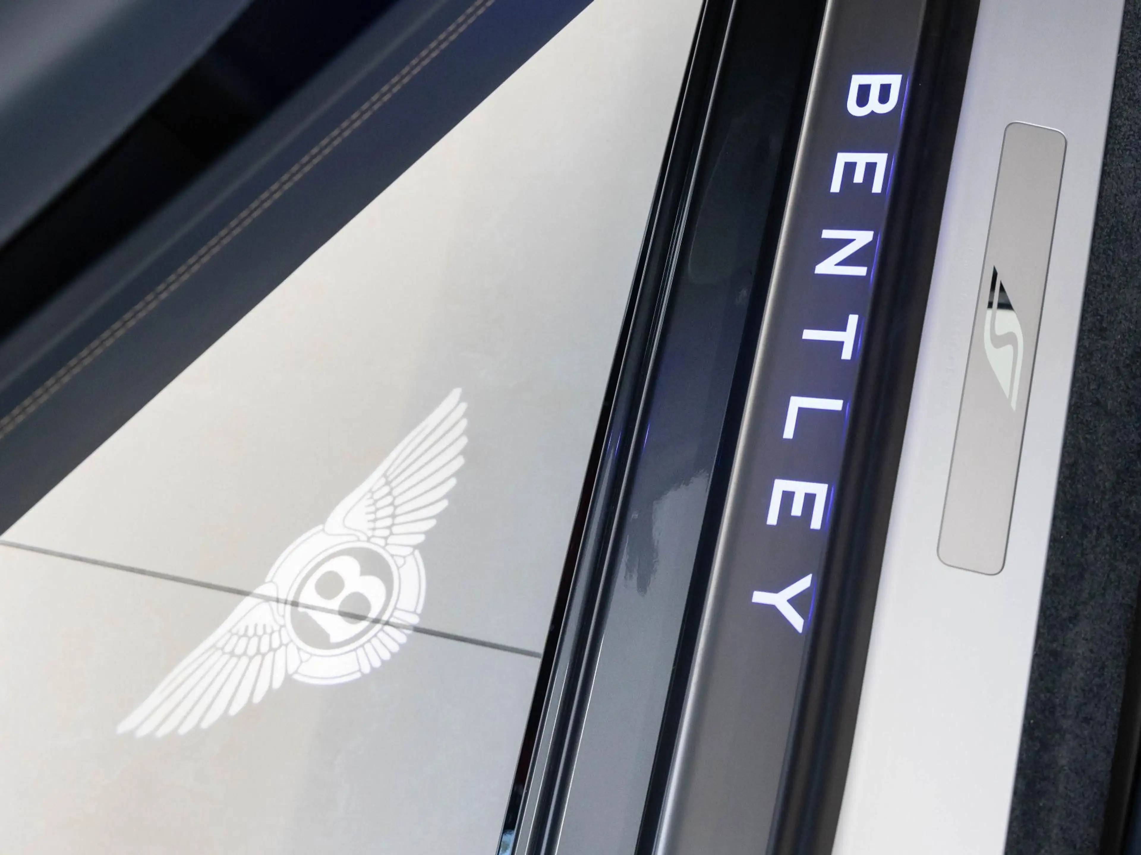 Bentley Continental GTC S (MY26) von BENTLEY MANNHEIM — photo 14