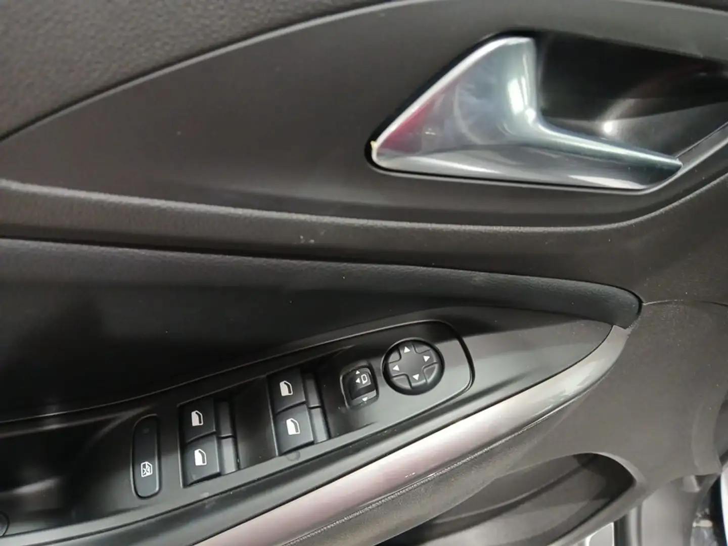Opel Grandland 1.2 Turbo Design & Tech Gris - 2