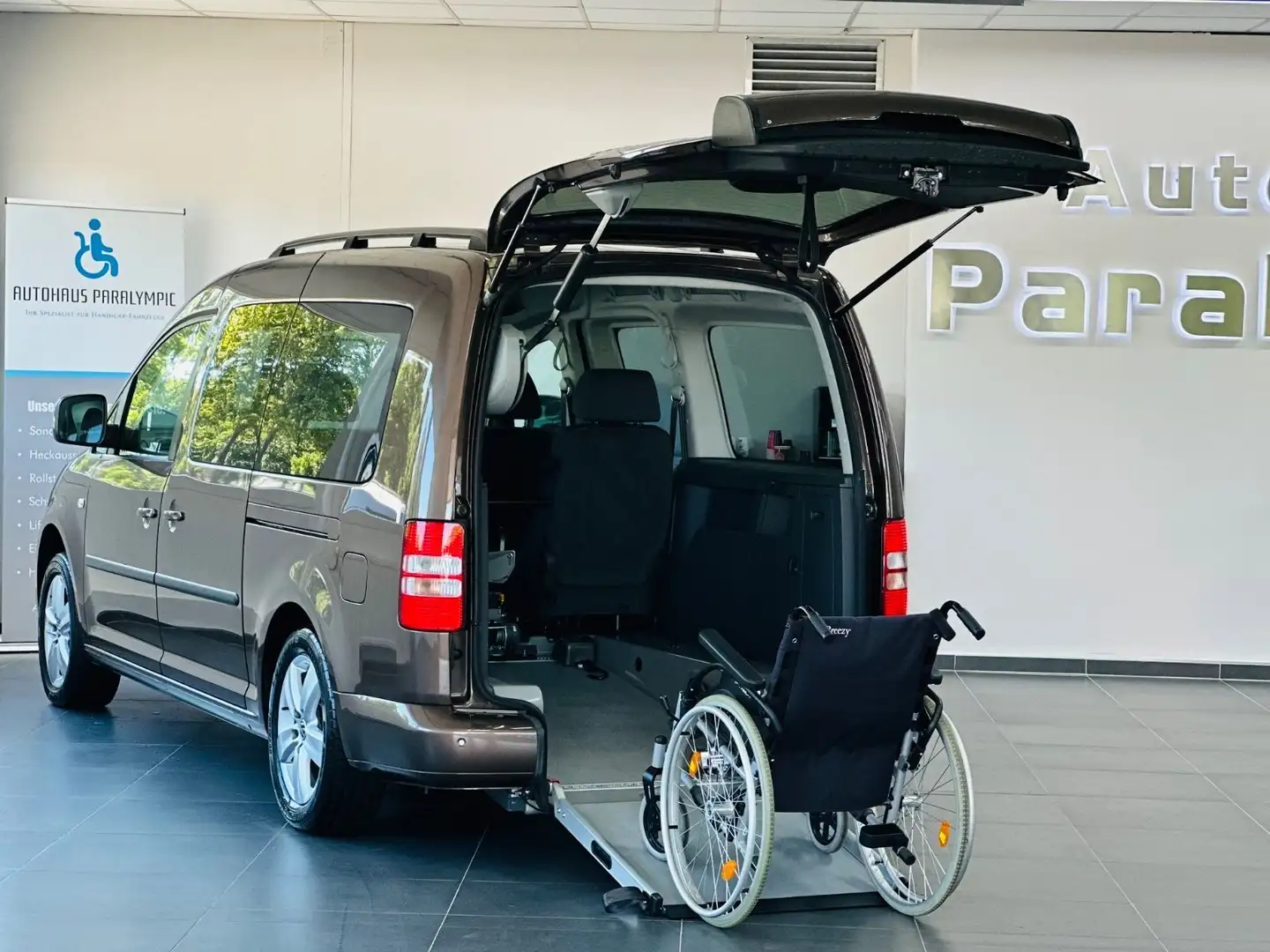 Volkswagen Caddy Maxi DSG Rollstuhlgerecht-Rampe + Ladeboy Braun - 1